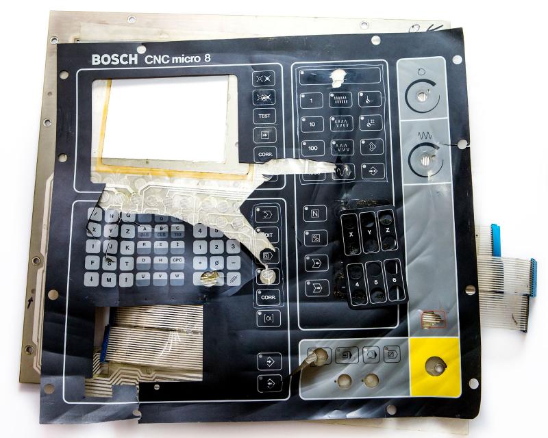 Изношенная клавиатура Bosch CNC Micro 8